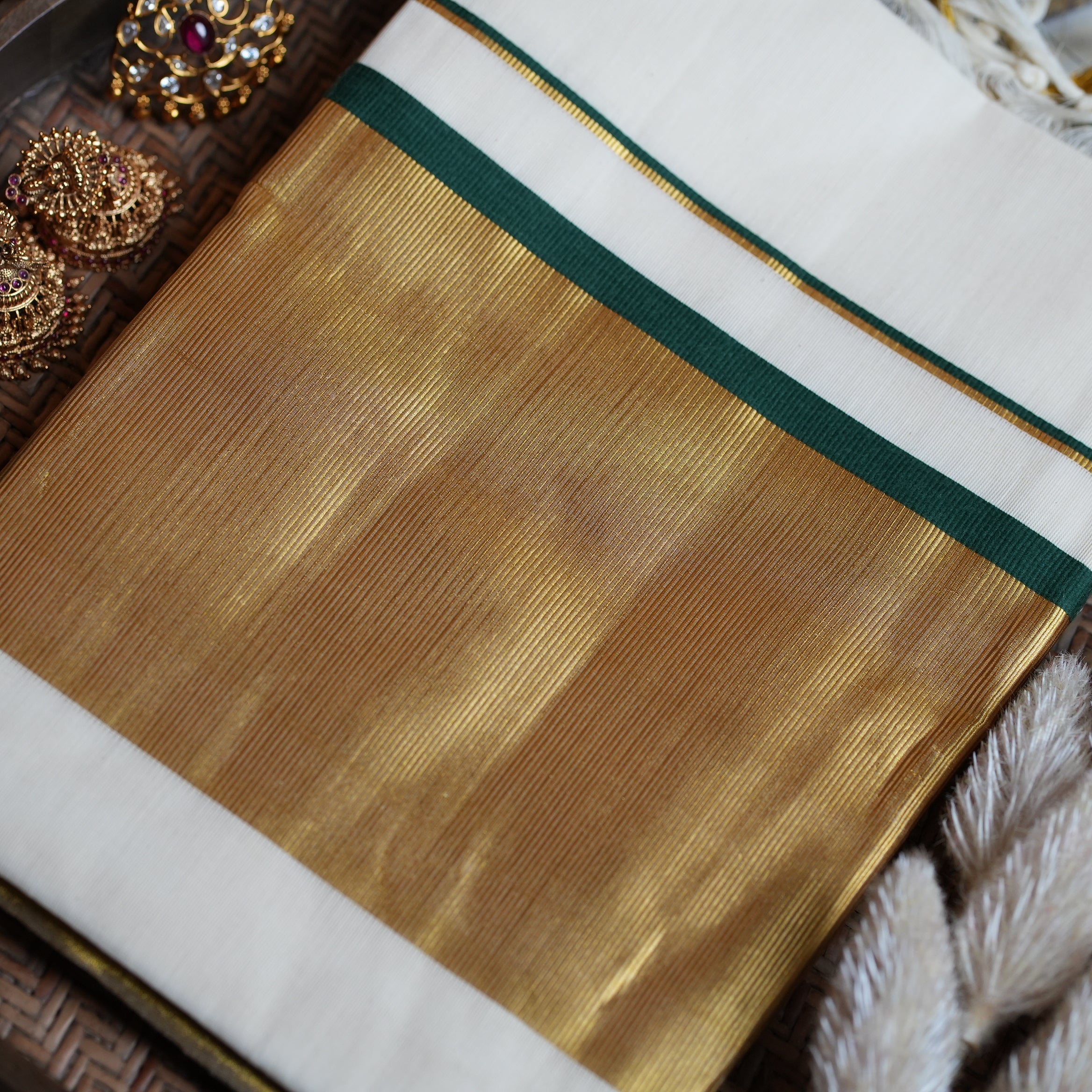 🌿 Pure Cotton Handloom Replica 7-Inch Kasavu Kerala Saree with Bottle Green Border 💚 - SAROYA