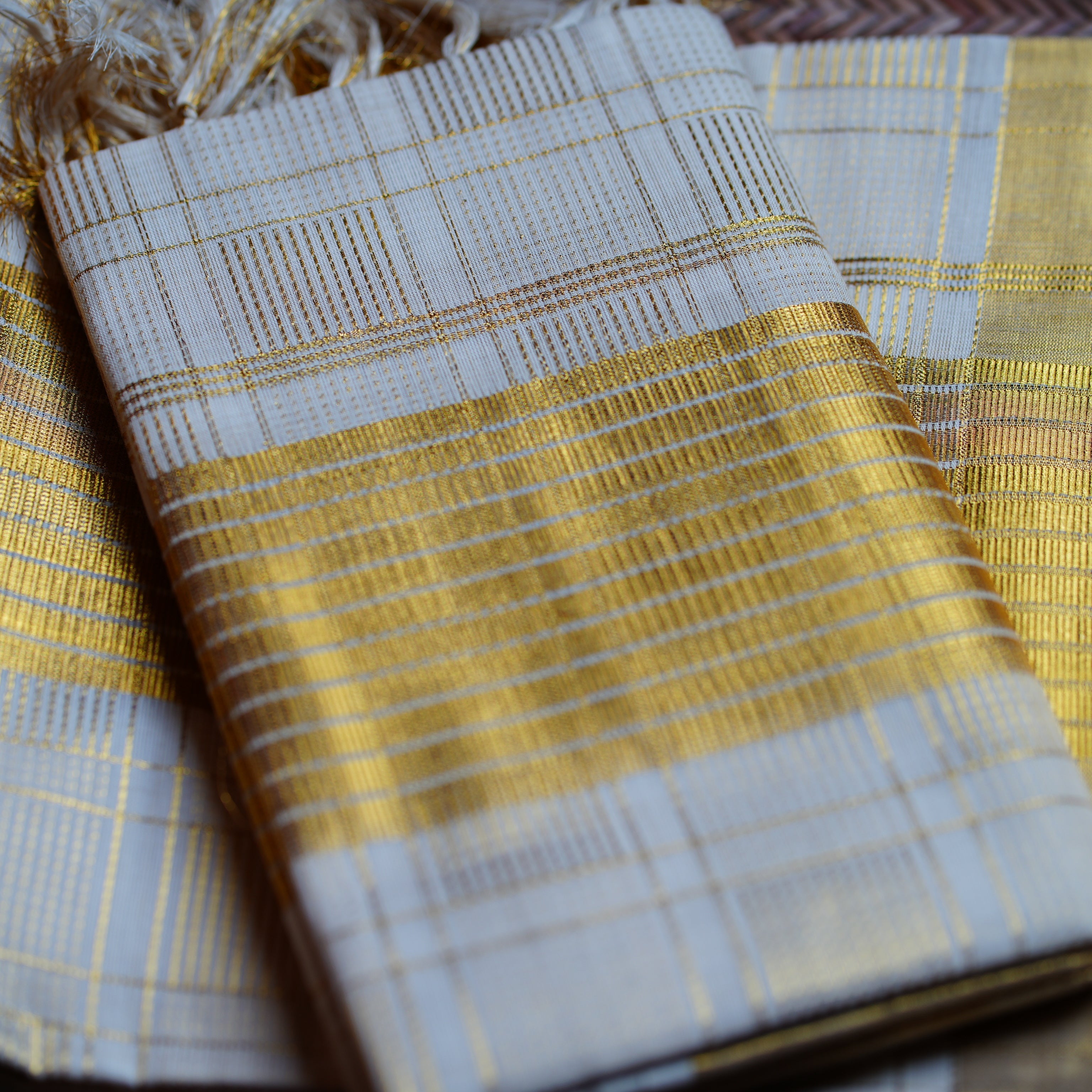 ✨ Pure Gold Lattice & Shimmering Grid: The Premium Tissue Kerala Set Mundu ✨ - SAROYA
