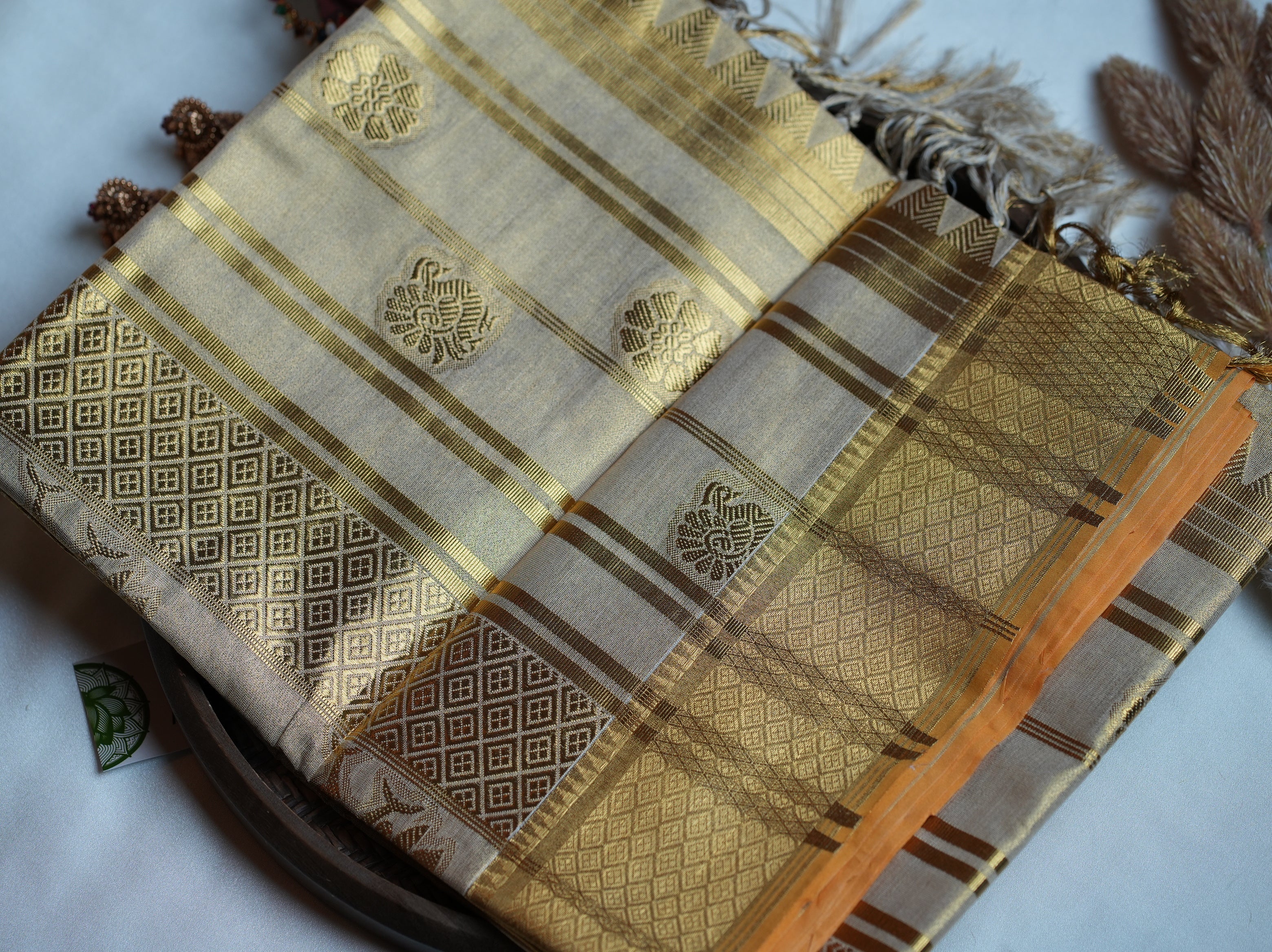 👑 Radiant Metallic Gold & Royal Kasavu: The Luxury Tissue Kerala Saree ✨ - SAROYA