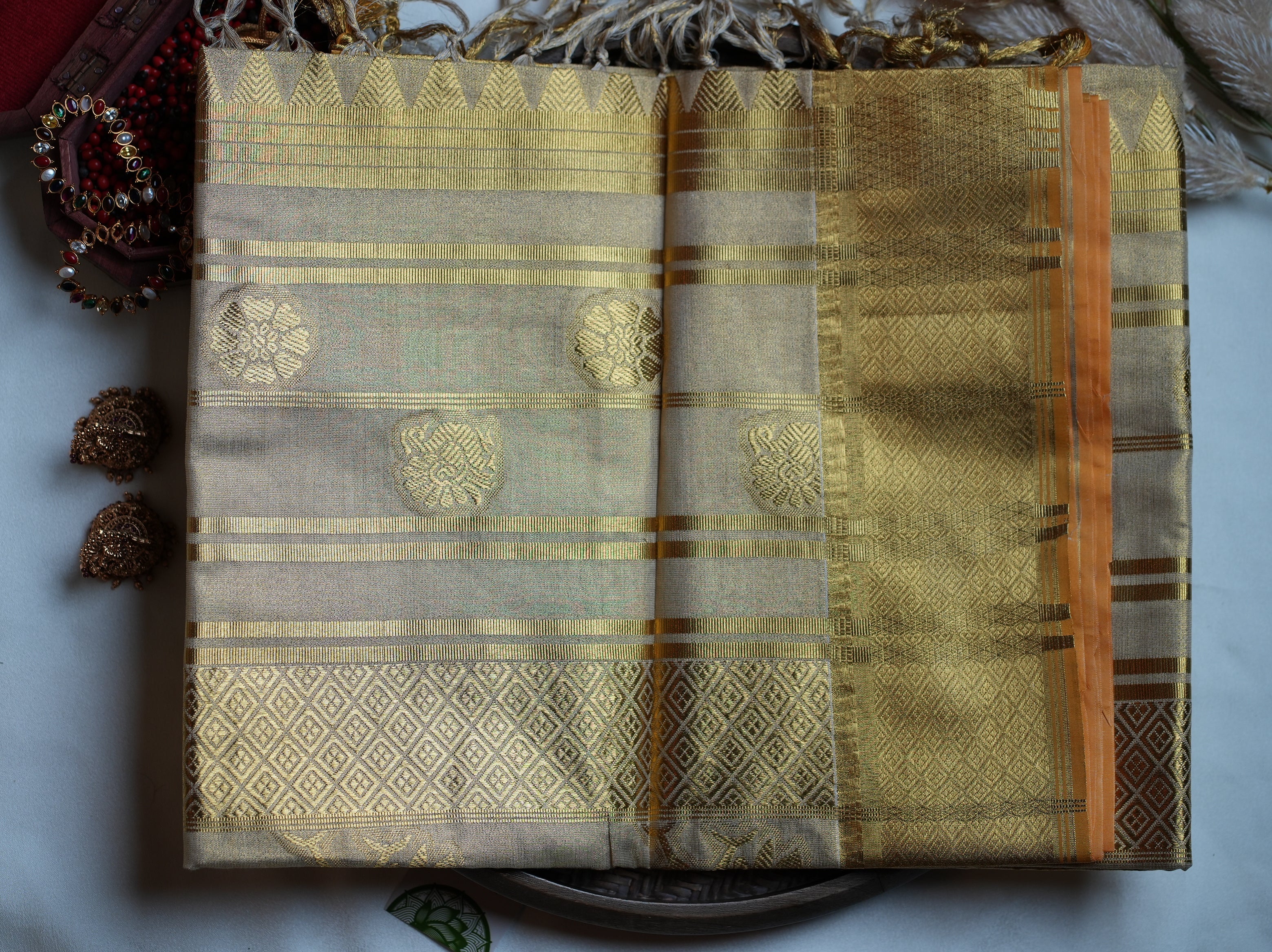 👑 Radiant Metallic Gold & Royal Kasavu: The Luxury Tissue Kerala Saree ✨ - SAROYA