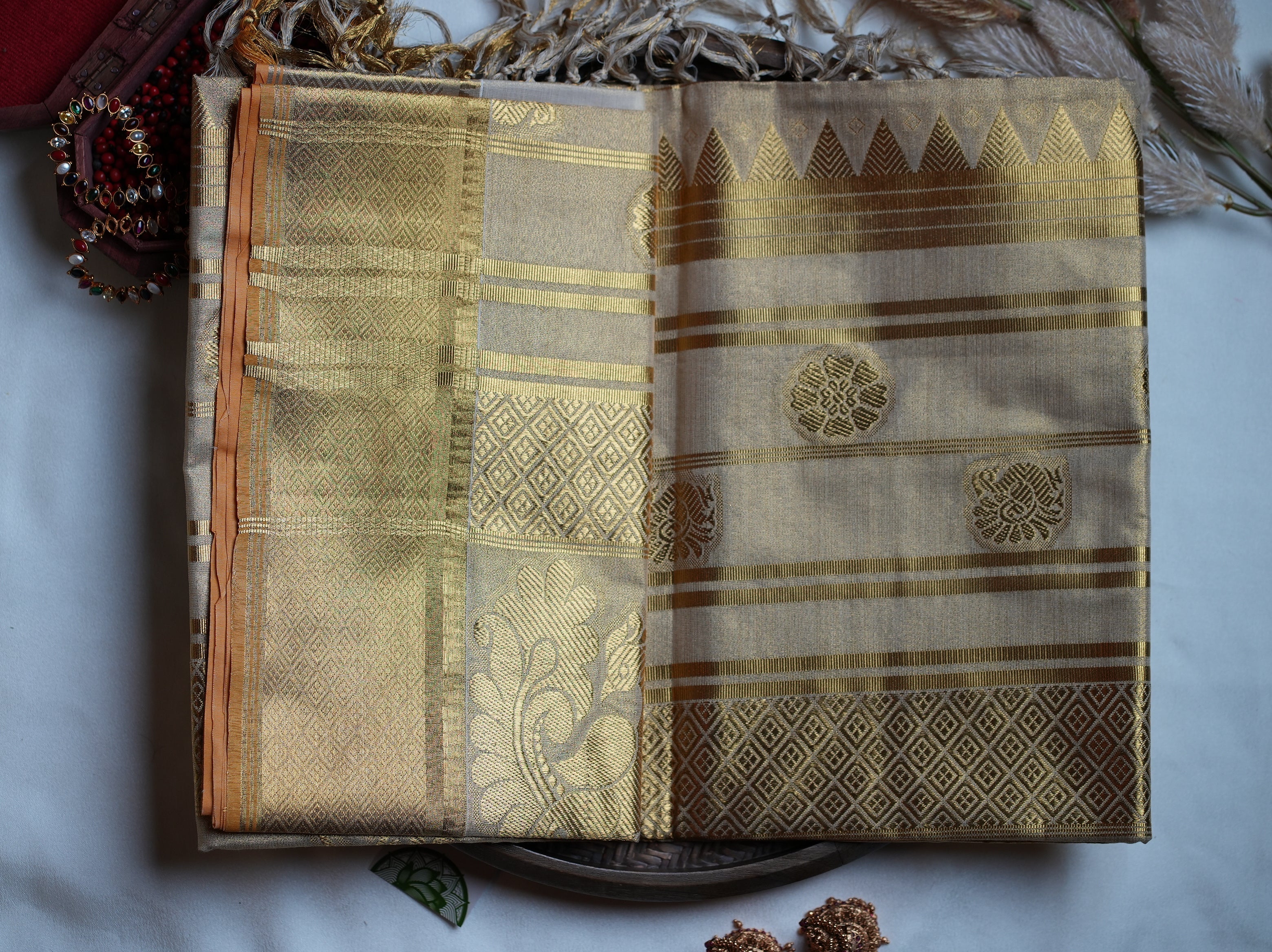 👑 Radiant Metallic Gold & Royal Kasavu: The Luxury Tissue Kerala Saree ✨ - SAROYA