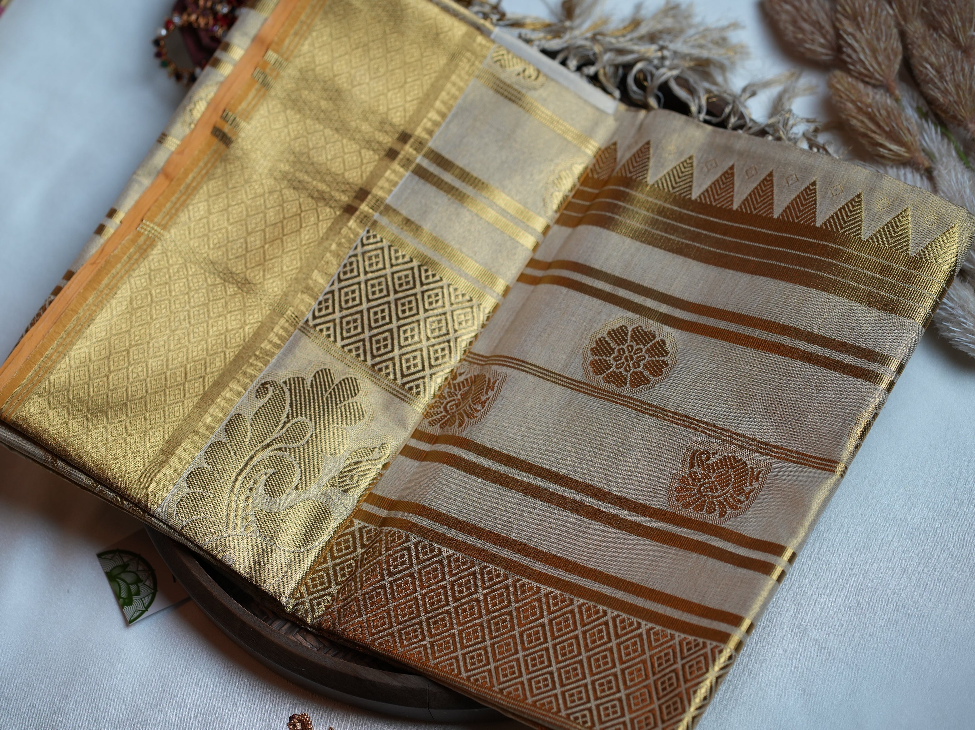 👑 Radiant Metallic Gold & Royal Kasavu: The Luxury Tissue Kerala Saree ✨ - SAROYA