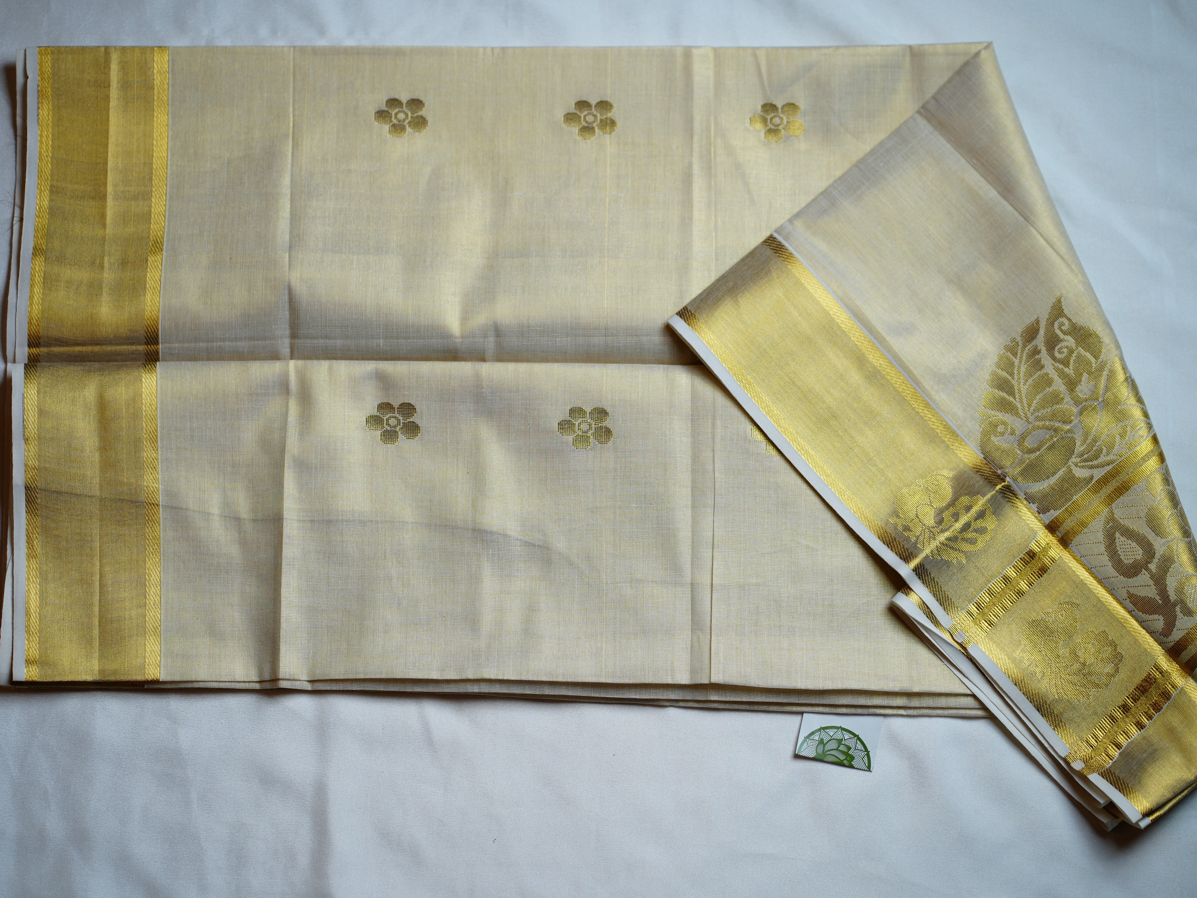 🌸 Royal Flora & Heritage Brocade: The Premium Tissue Kerala Set Mundu 🌸 - SAROYA