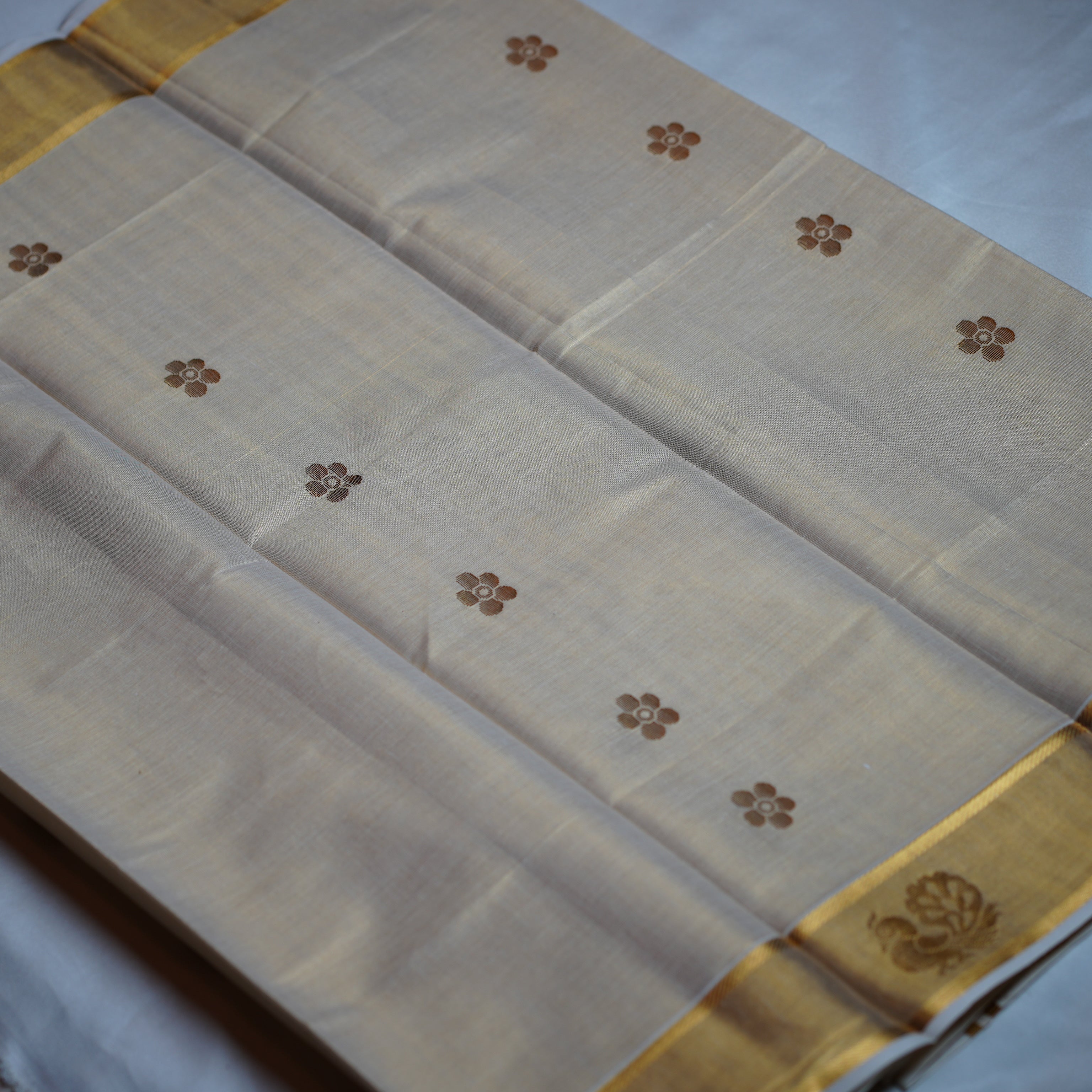 🌸 Royal Flora & Heritage Brocade: The Premium Tissue Kerala Set Mundu 🌸 - SAROYA
