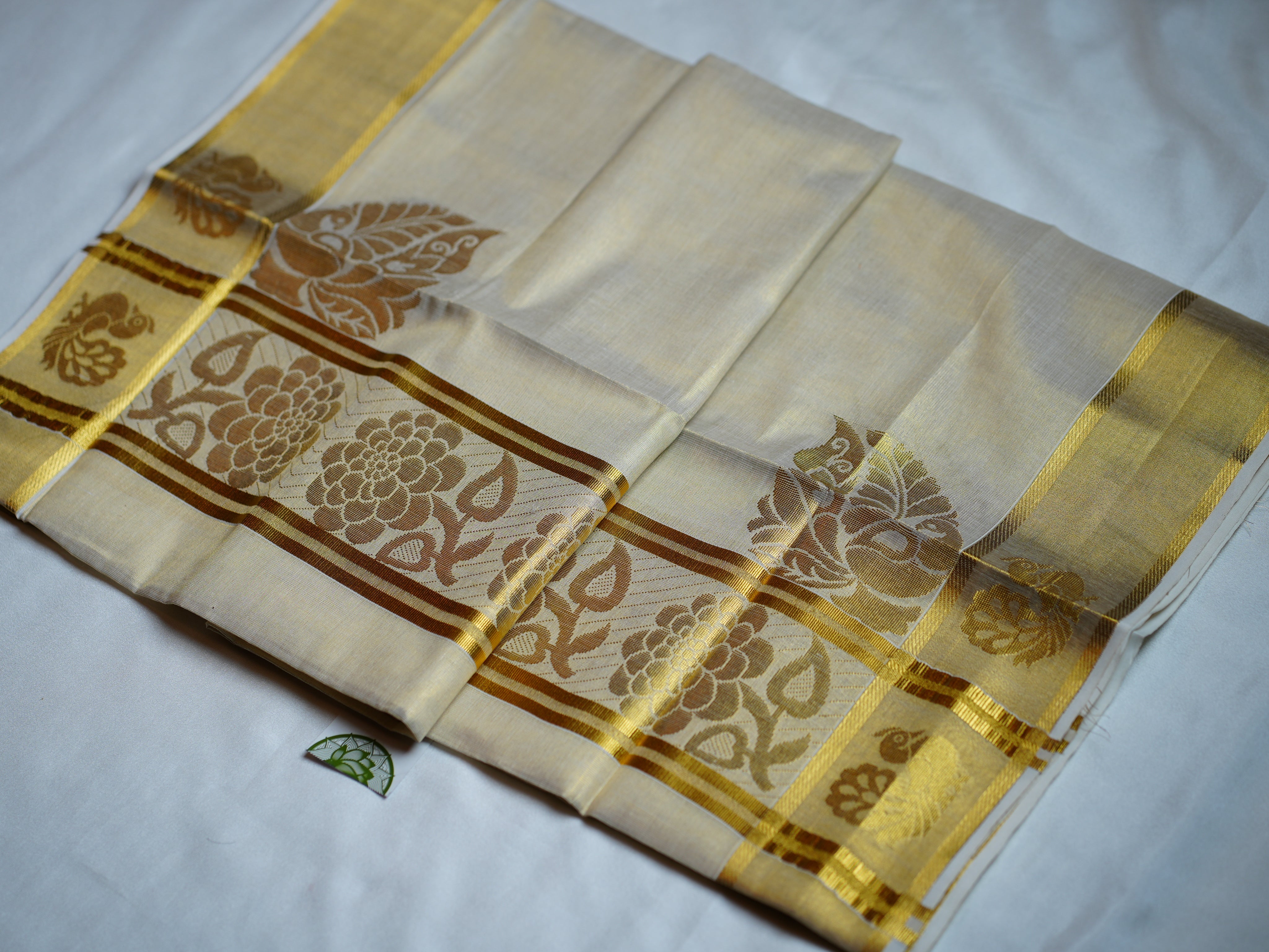 🌸 Royal Flora & Heritage Brocade: The Premium Tissue Kerala Set Mundu 🌸 - SAROYA