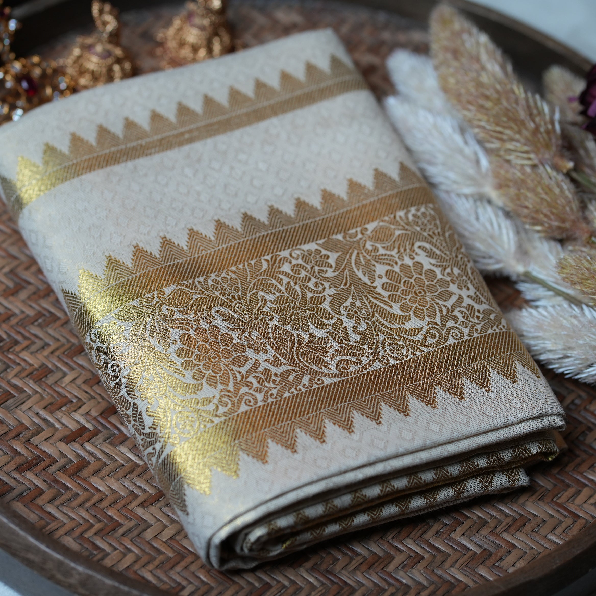🌾 Royal Temple Puliyilakkara & Floral Jacquard: Premium Cotton Single Set Mundu ✨ - SAROYA
