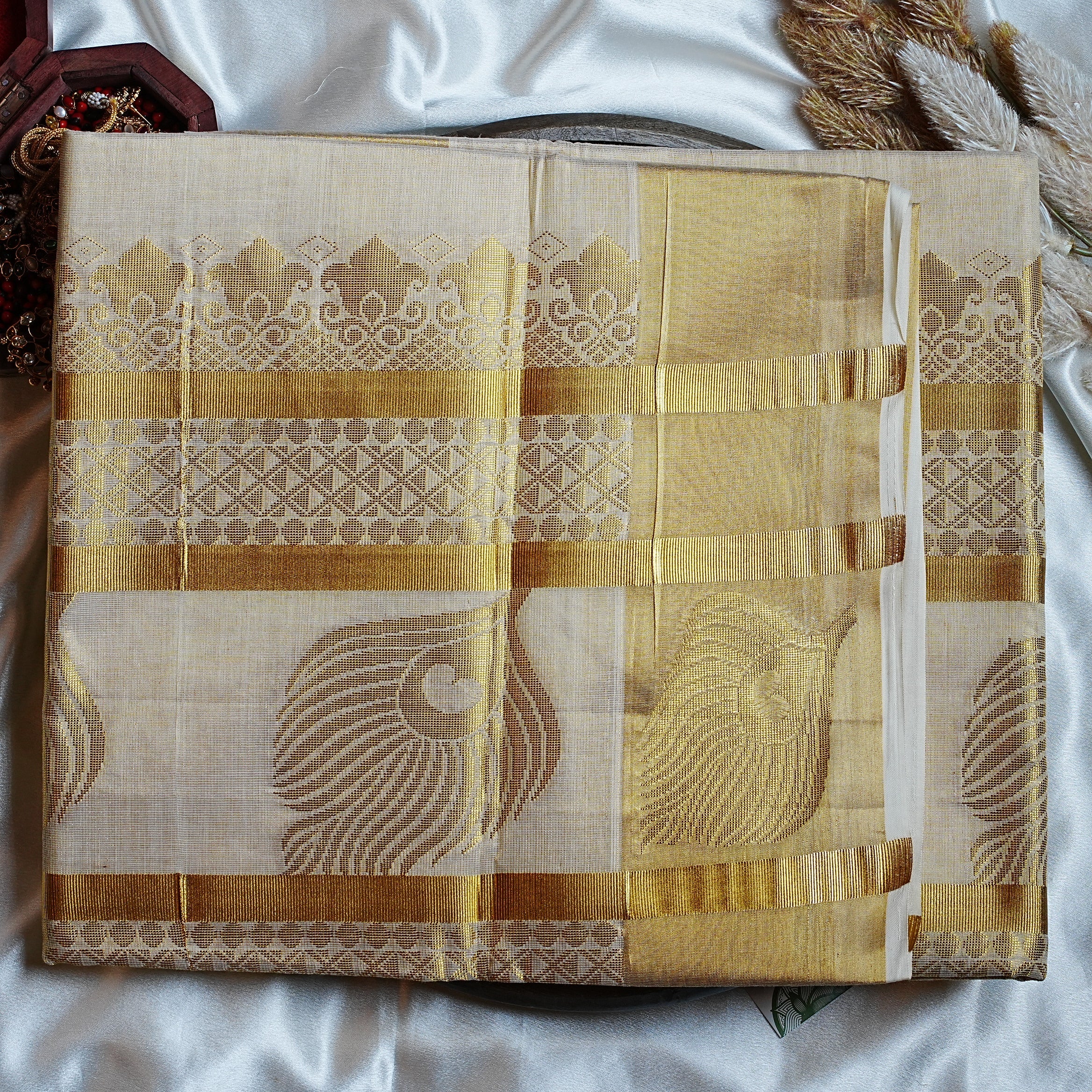 🦚 Shimmering Gold & Royal Peacock Motifs: The Premium Tissue Kerala Saree 🦚 - SAROYA