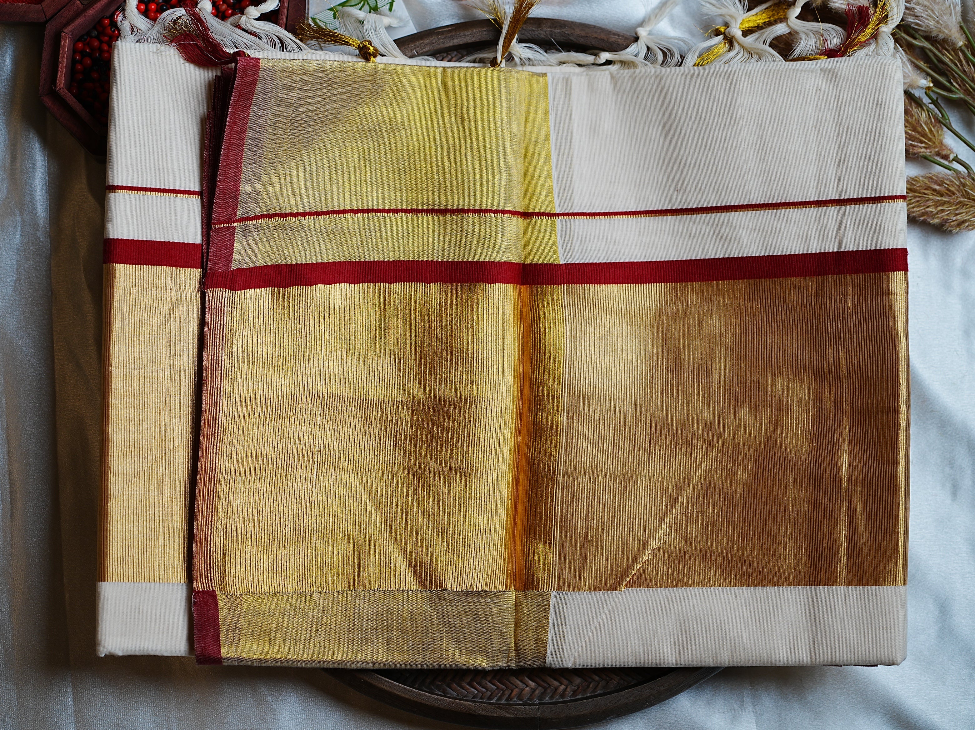 ❤️ Traditional Festive Crimson & Gold: Classic 7-Inch Kasavu Premium Cotton Kerala Saree ✨ - SAROYA