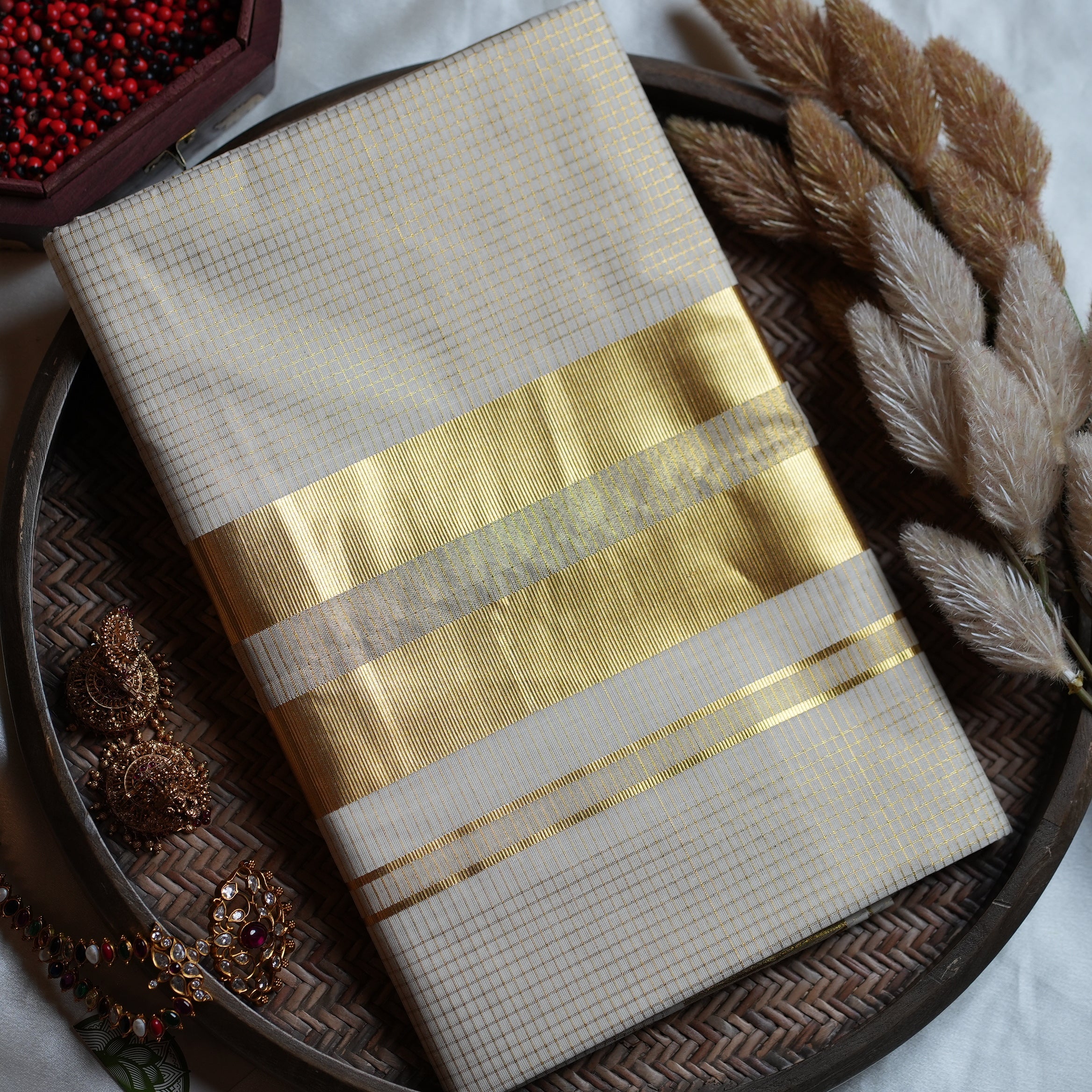 Traditional Gold & Vibrant Accent Handloom Replica Kerala Saree - SAROYA