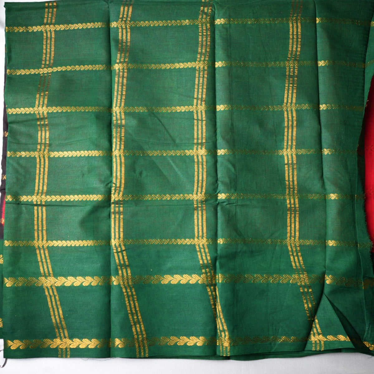 ❤️ Vibrant Red & Forest Green Sungudi Cotton Saree with Zari Check Patterns ✨🌿🥻 - SAROYA