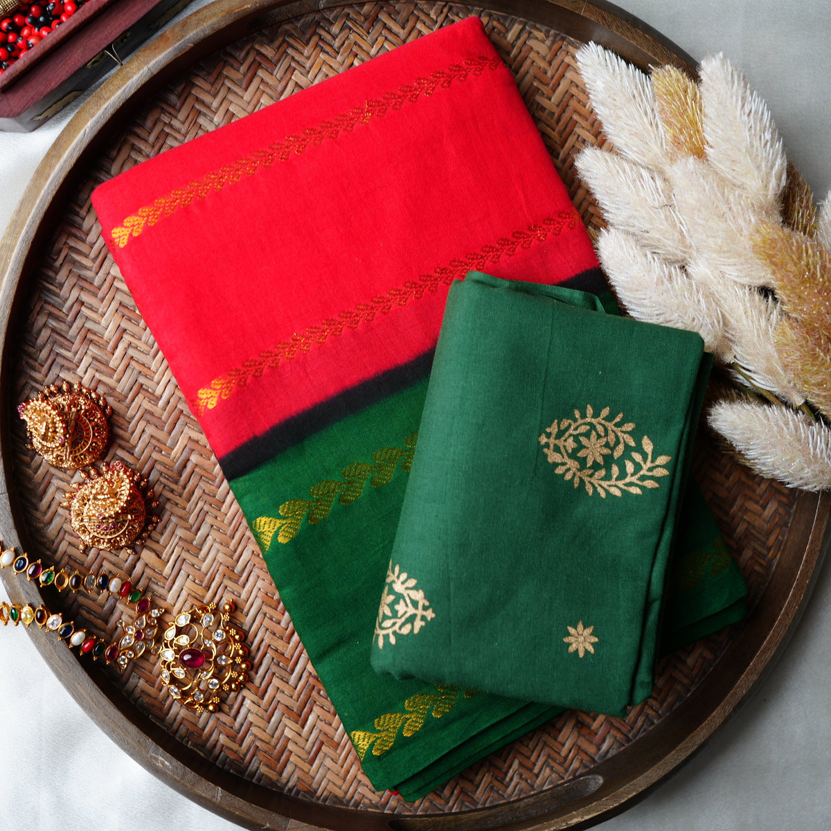❤️ Vibrant Red & Forest Green Sungudi Cotton Saree with Zari Check Patterns ✨🌿🥻 - SAROYA