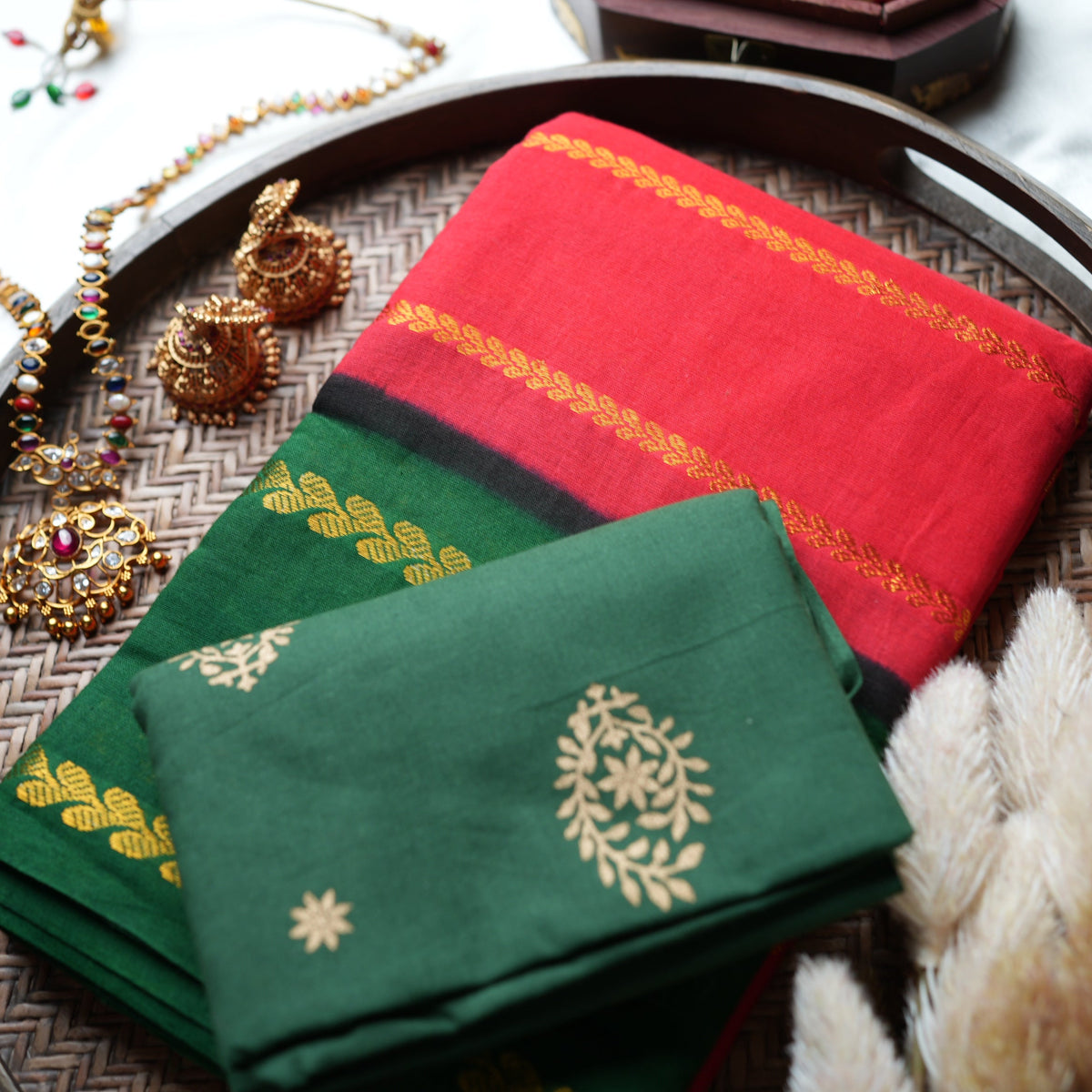 ❤️ Vibrant Red & Forest Green Sungudi Cotton Saree with Zari Check Patterns ✨🌿🥻 - SAROYA